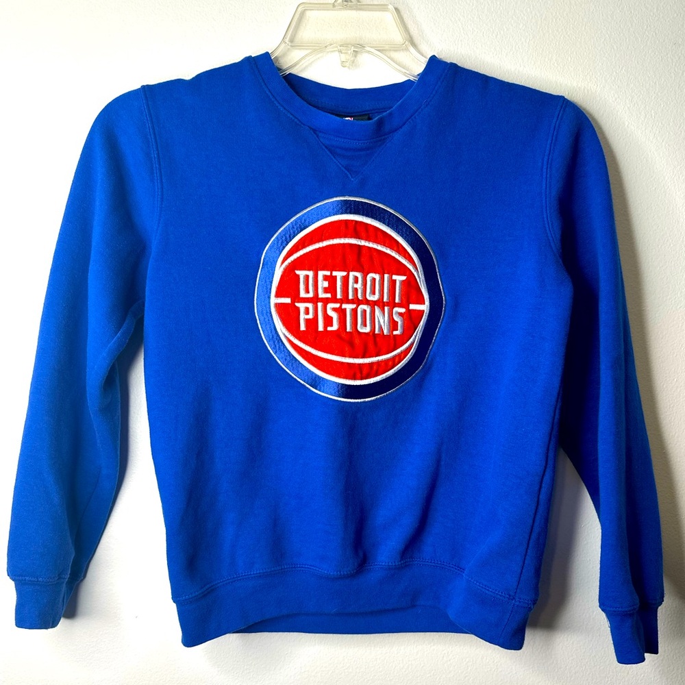 NBA DetroitPistons embroidered crewneck sweater size M(10-12 youth)